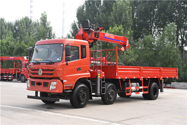 東風(fēng)_大運底牌12噸隨車吊_小型隨車吊_生產(chǎn)廠家