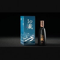 沁藏白酒入口香醇綿柔回味怡暢，韻美氣足