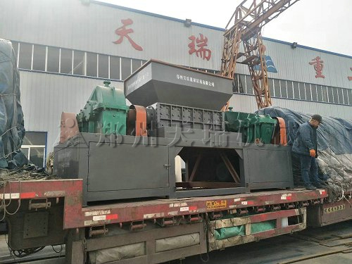 天瑞撕碎機充當了環(huán)衛(wèi)工工作