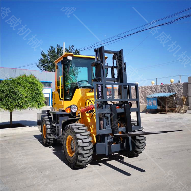 座駕式貨物裝卸搬運車_升降推高叉貨車_建筑工程用越野叉車