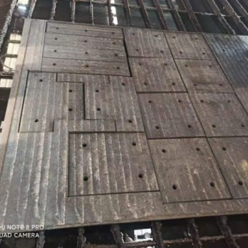 10+8耐磨板 Q235基板堆焊 碳化鉻材質(zhì)